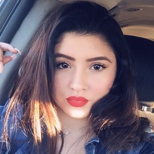 Meet your Posher, Raquel